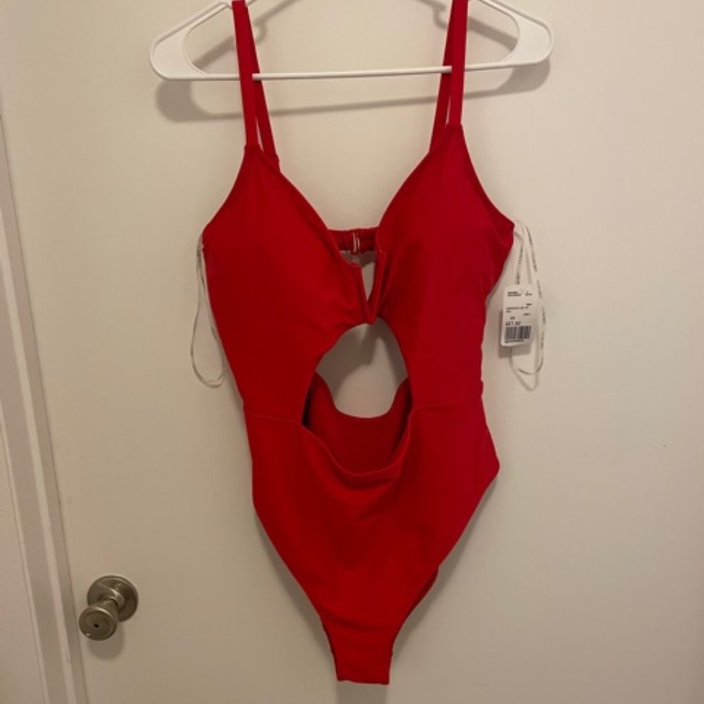 One piece swimsuit (NEW)